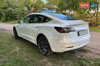Седан Tesla Model 3 2020 в 