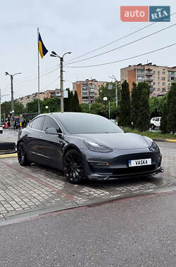 Седан Tesla Model 3 2018 в Івано-Франківську