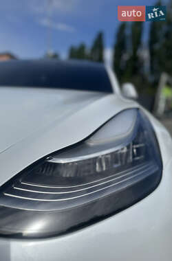Седан Tesla Model 3 2020 в 