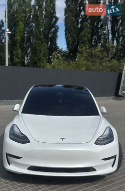 Седан Tesla Model 3 2020 в 