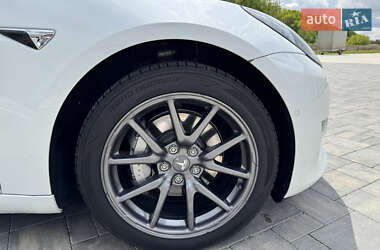 Седан Tesla Model 3 2020 в 