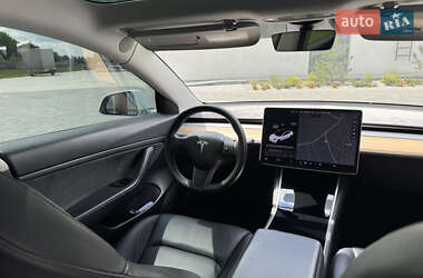 Седан Tesla Model 3 2020 в 