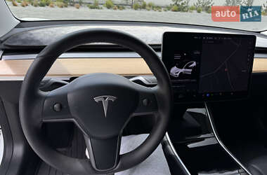 Седан Tesla Model 3 2020 в 