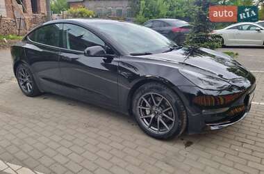 Седан Tesla Model 3 2021 в 