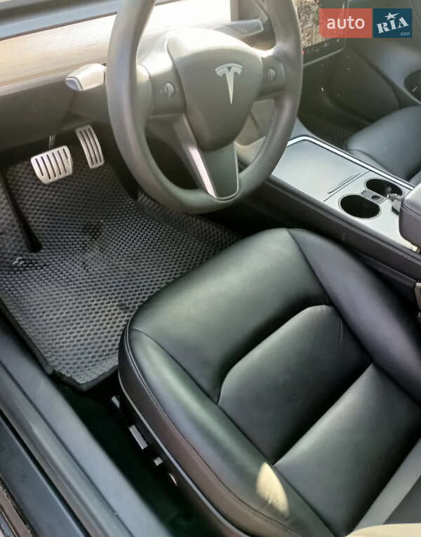 Седан Tesla Model 3 2021 в Житомире