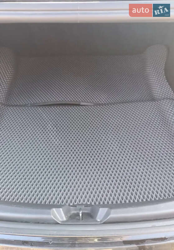 Седан Tesla Model 3 2021 в Житомире