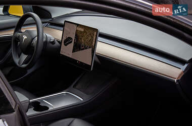 Седан Tesla Model 3 2022 в Львове