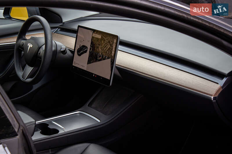 Седан Tesla Model 3 2022 в Львове