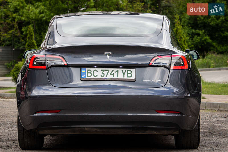 Седан Tesla Model 3 2022 в Львове