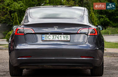 Седан Tesla Model 3 2022 в 