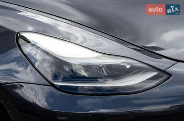 Седан Tesla Model 3 2022 в Львове