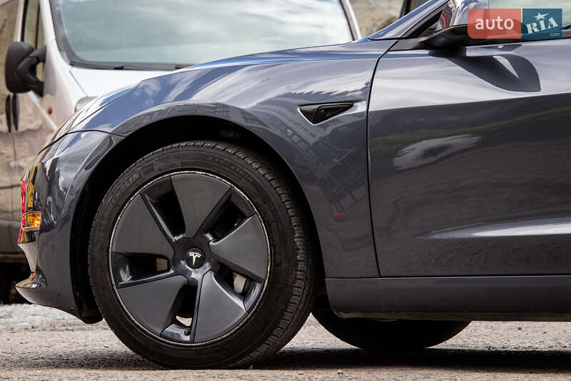 Седан Tesla Model 3 2022 в Львове
