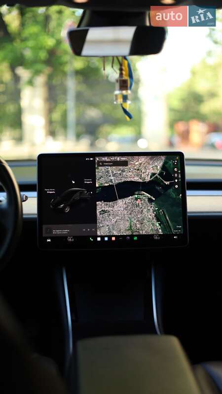 Седан Tesla Model 3 2019 в Дніпрі