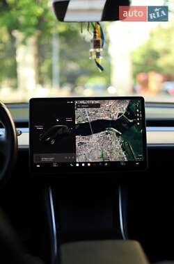 Седан Tesla Model 3 2019 в 