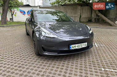 Седан Tesla Model 3 2021 в 