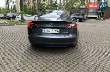 Седан Tesla Model 3 2021 в 