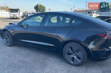 Седан Tesla Model 3 2022 в 