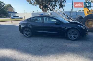 Седан Tesla Model 3 2022 в 