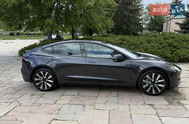 Седан Tesla Model 3 2024 в 