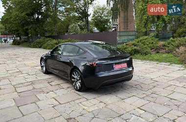 Седан Tesla Model 3 2024 в 