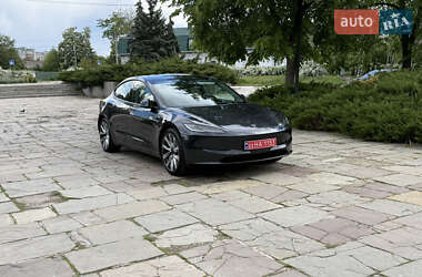 Седан Tesla Model 3 2024 в 
