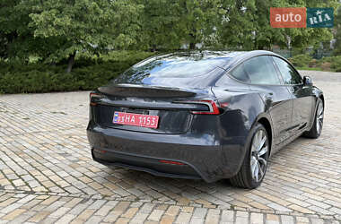 Седан Tesla Model 3 2024 в 
