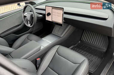 Седан Tesla Model 3 2024 в 