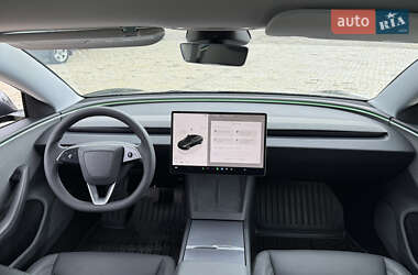Седан Tesla Model 3 2024 в 