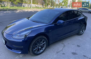 Седан Tesla Model 3 2023 в 