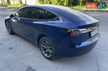 Седан Tesla Model 3 2023 в 