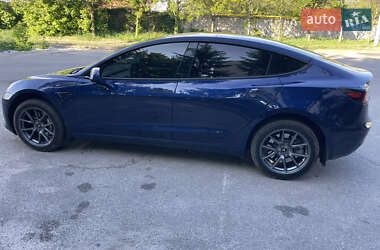 Седан Tesla Model 3 2023 в 