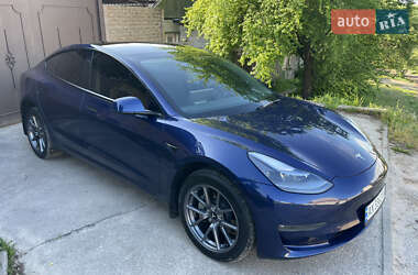 Седан Tesla Model 3 2023 в 