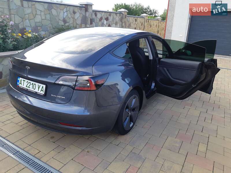 Седан Tesla Model 3 2020 в Івано-Франківську