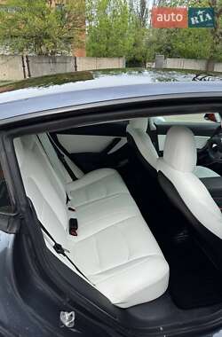 Седан Tesla Model 3 2020 в 