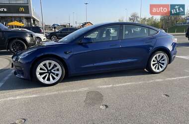 Седан Tesla Model 3 2022 в 