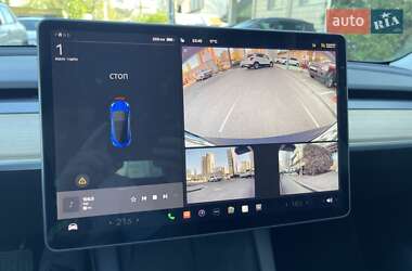 Седан Tesla Model 3 2022 в 