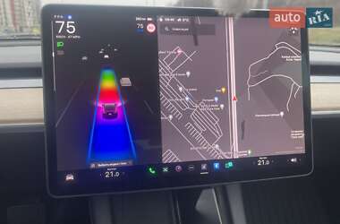 Седан Tesla Model 3 2022 в 