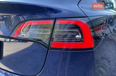 Седан Tesla Model 3 2022 в 