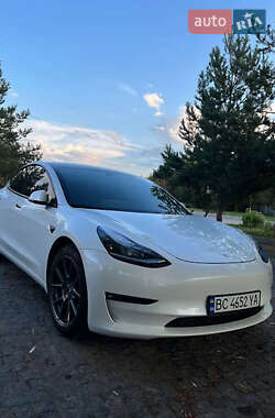 Седан Tesla Model 3 2021 в Львові