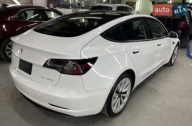 Седан Tesla Model 3 2021 в 