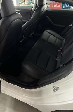 Седан Tesla Model 3 2021 в 
