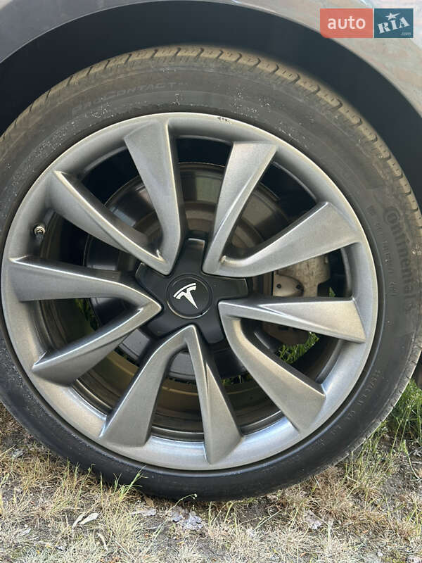 Седан Tesla Model 3 2018 в Києві