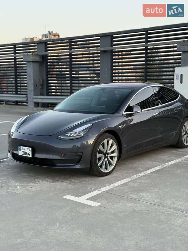Седан Tesla Model 3 2018 в Києві