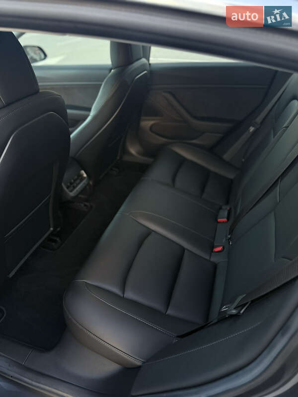 Седан Tesla Model 3 2018 в Києві