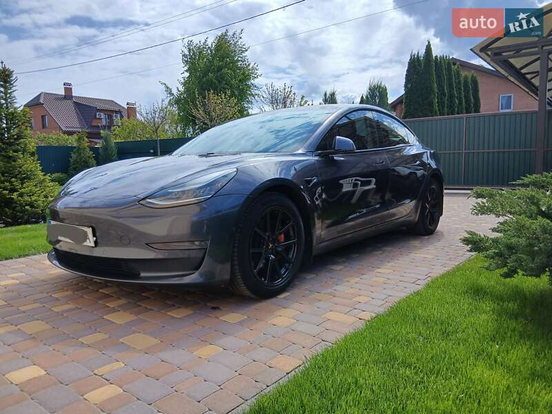 Седан Tesla Model 3 2019 в Киеве