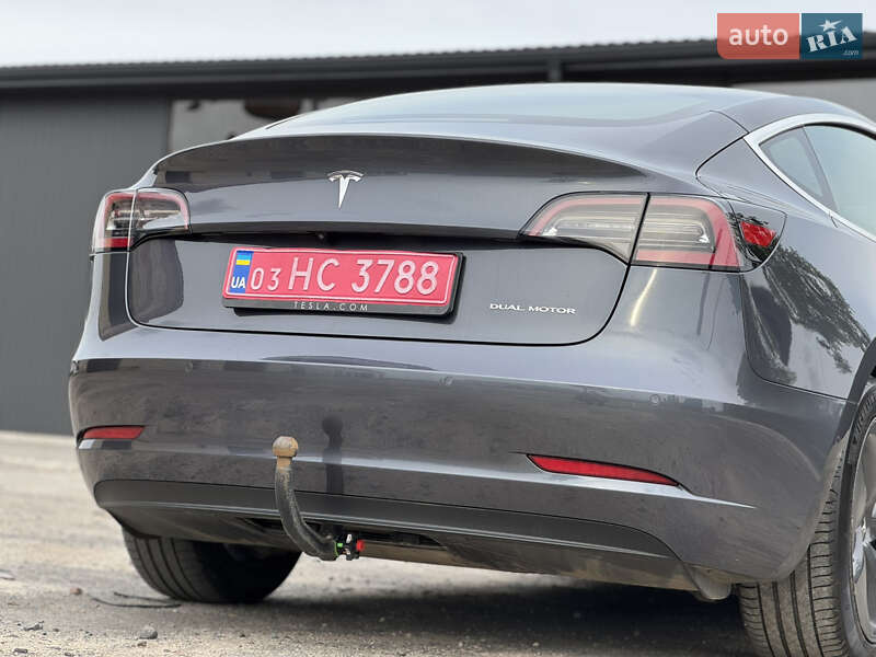 Седан Tesla Model 3 2019 в Ровно