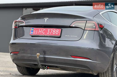 Седан Tesla Model 3 2019 в 