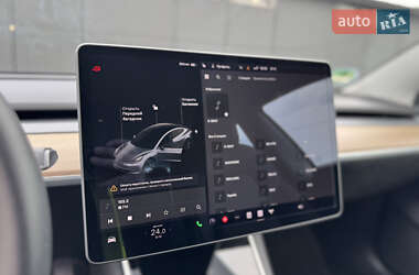 Седан Tesla Model 3 2019 в 