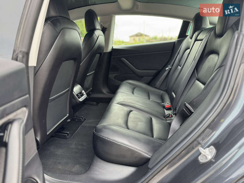 Седан Tesla Model 3 2019 в Рівному