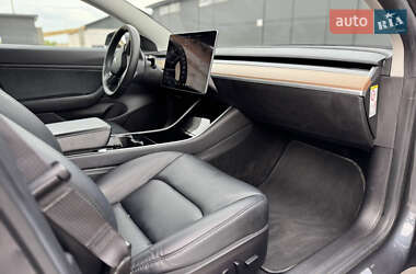 Седан Tesla Model 3 2019 в 